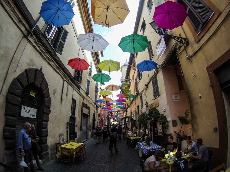 Torna l’installazione artistica “Zagarolo sotto l’Ombrello”